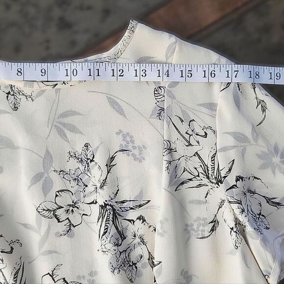 Vtg cream silk chiffon floral print round neck short sleeve blouse - Picture 10 of 15
